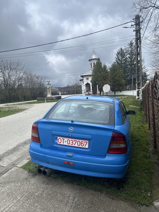 Vând sau dezmembrez