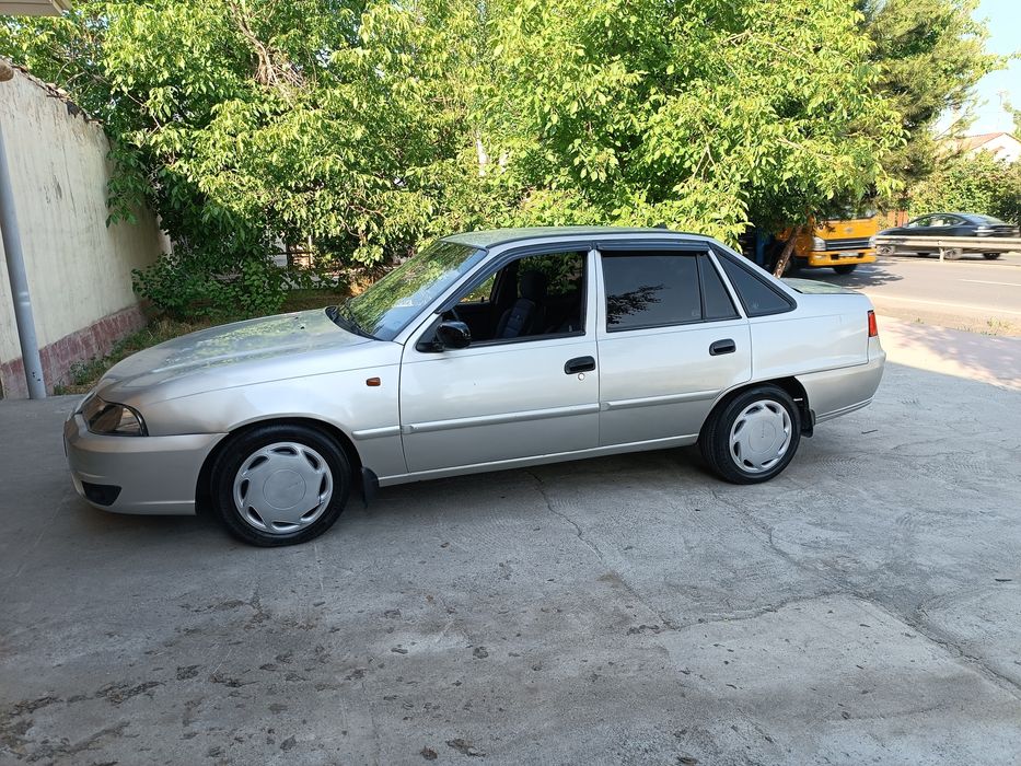 Nexia 2 Stalnoy 2009 yil Sons mator holati yaxshi