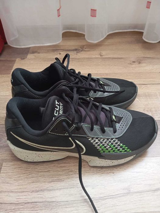 G.T Cut Academy "black green strike"