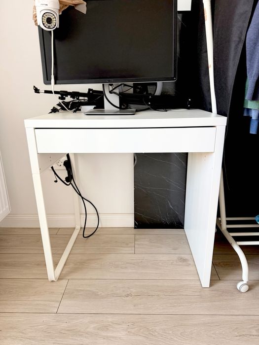 Birou alb micke masă machiaj Comoda alba 8 sertare ikea hemnes manere aurii