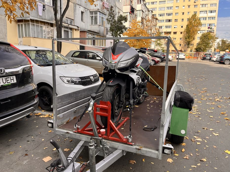 Vand remorca 950 kg, transport moto, rabatabila