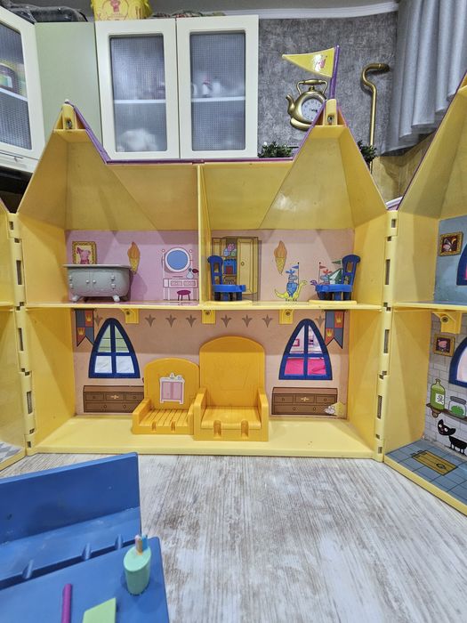 Продам домик Пепы с мебелью