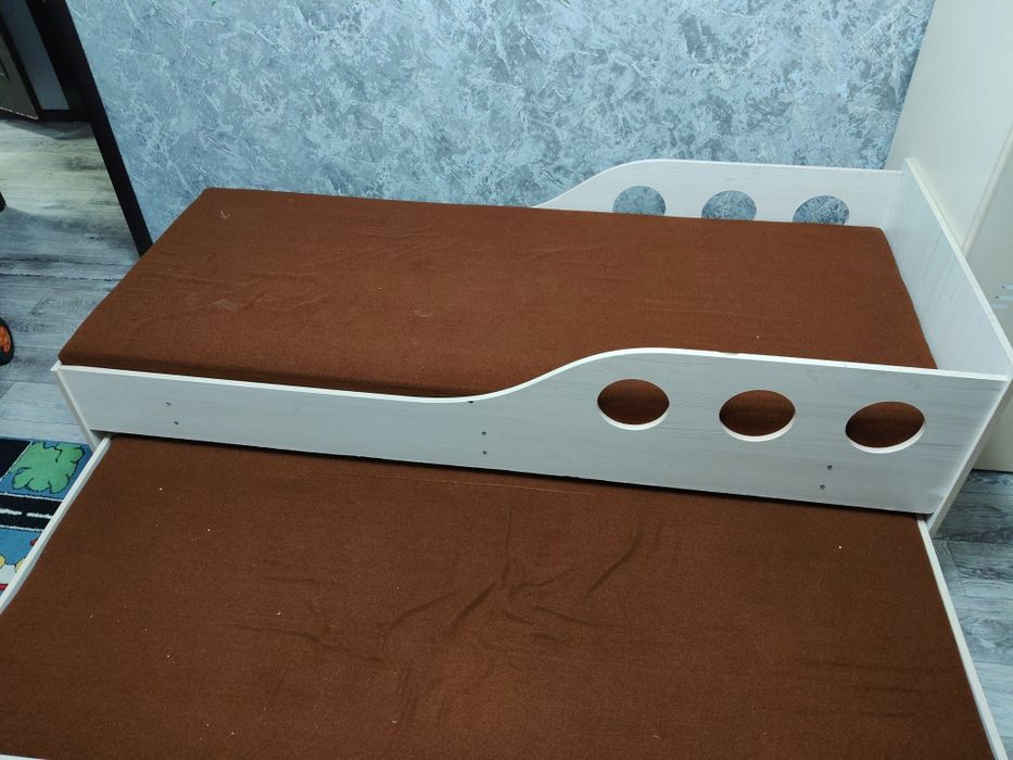 Продам кровать детскую 2-ярусную
