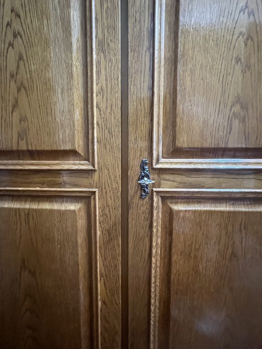 Dulap vinatge din lemn masiv de stejar auriu