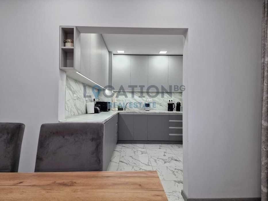 Тристаен апартамент в кв. Левски