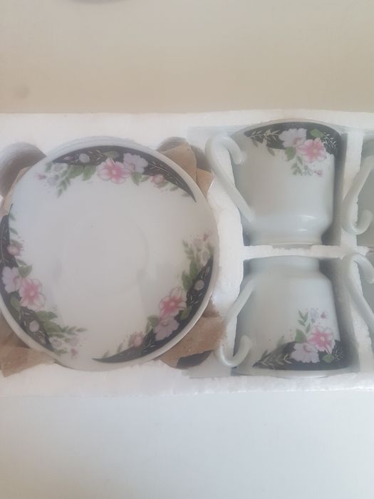 Set de 6 cesti si 6 farfurii pentru cafea , sigilat