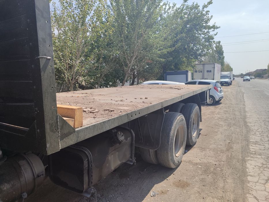 Грузовой КамАЗ площадка