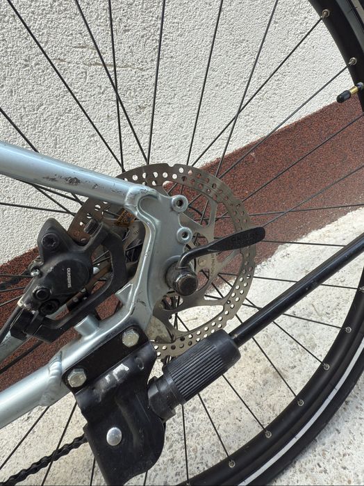 Vand sau schimb bicicleta de trekking