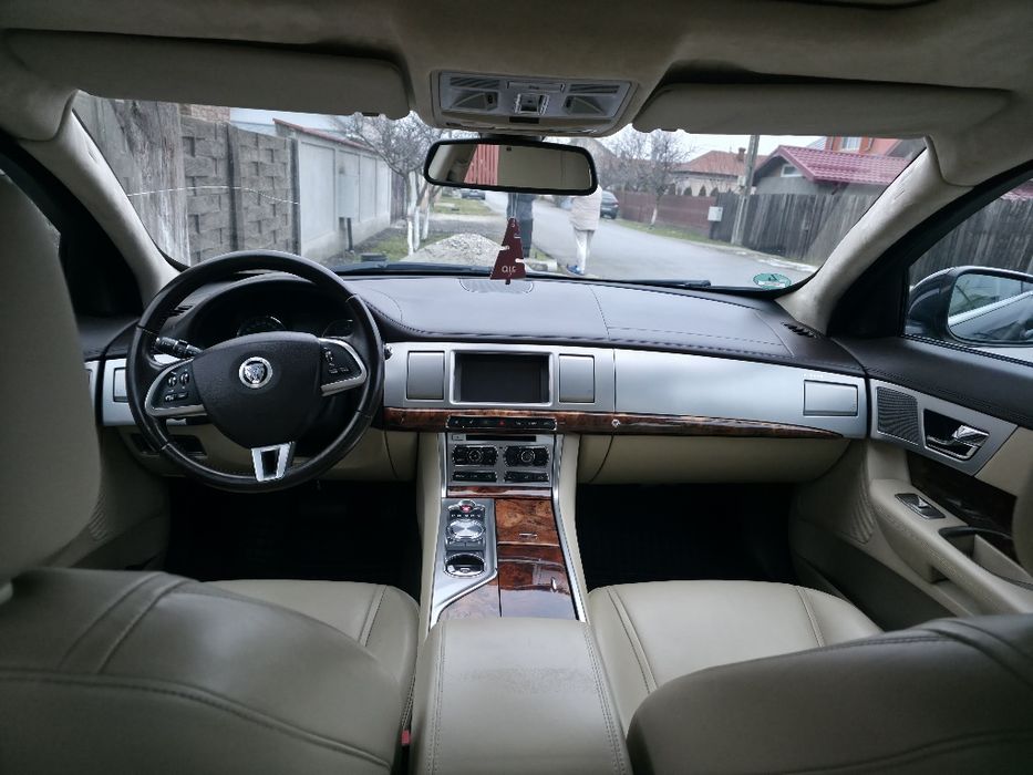 Jaguar XF 2.2d Proprietar, pachet Portfolio