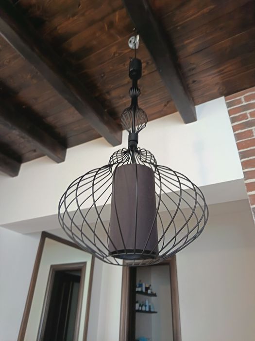 Candelabru nou, cu structura metalică neagra
