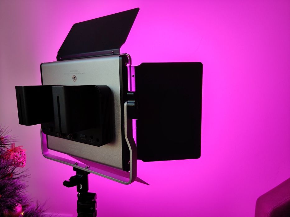 Професионално LED RGB осветление neewer 660