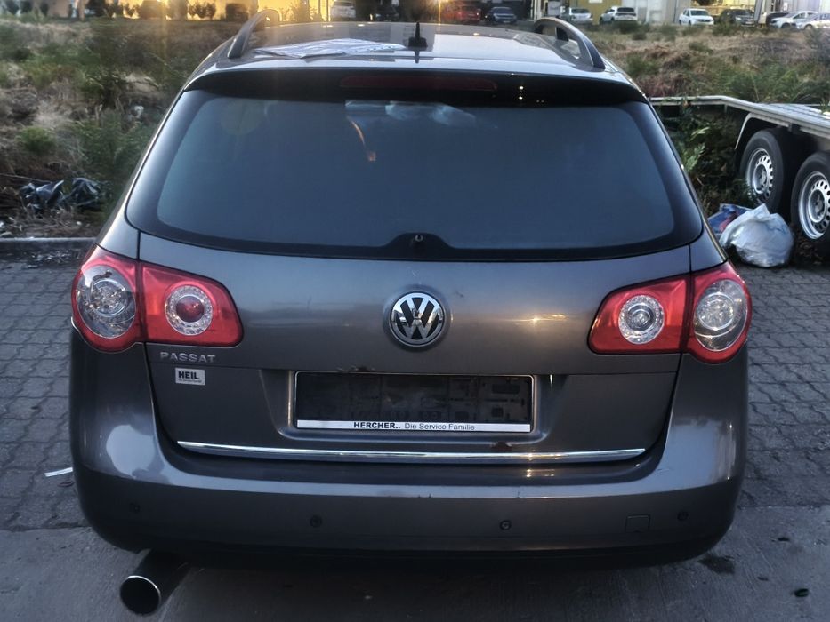 Vând VW Passat B6 avariat – motor intact