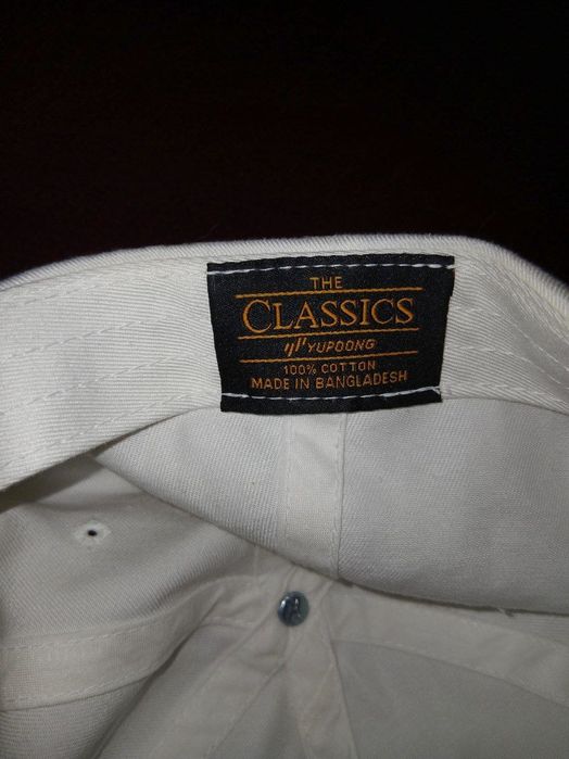 Из США, белая кепка от бренда Old Friends.