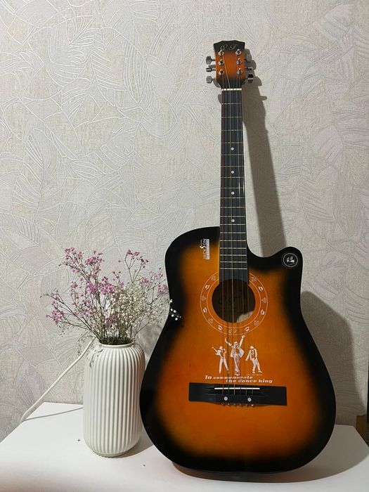 Продам гитару срочно