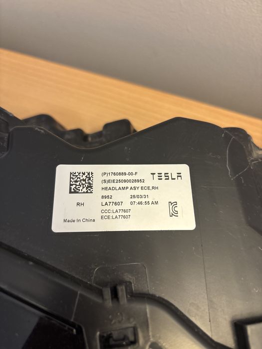 Фар Tesla Model 3 2023-