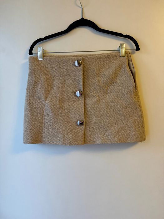 Бежова къса зимна пола с копчета Mango