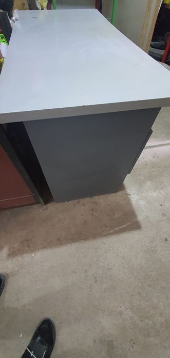 Stol kompiyuter uchun. Ham kassa