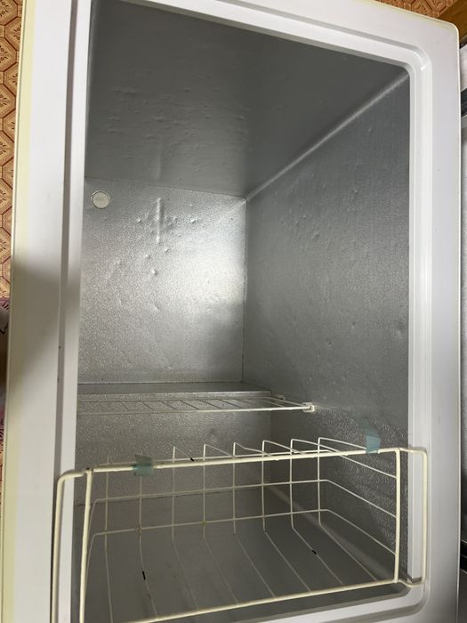 Продам морозильник Midea. Морозильную камеру