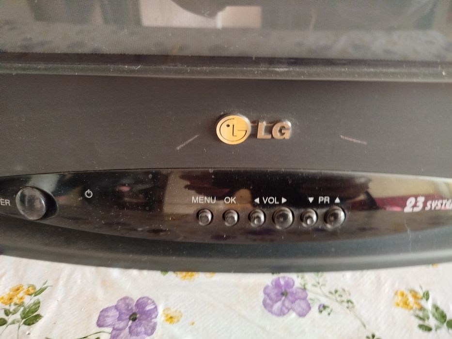 Продам телевизор lg