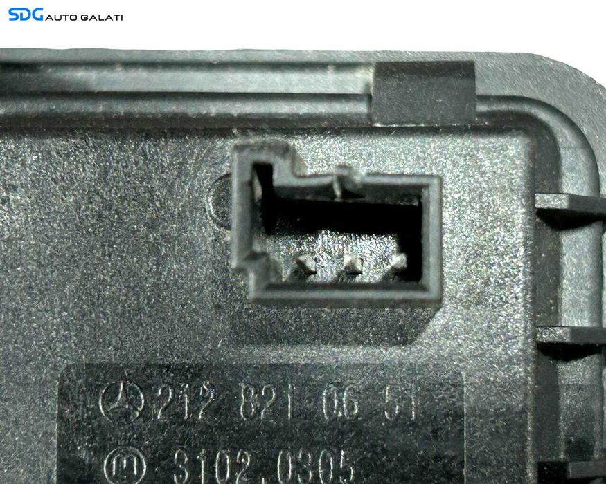Buton Inchidere Hayon Haion Portbagaj Mercedes Clasa E Class W212 S212 Break SW Combi 2009 - 2012 Cod 2128210651 [C8277]