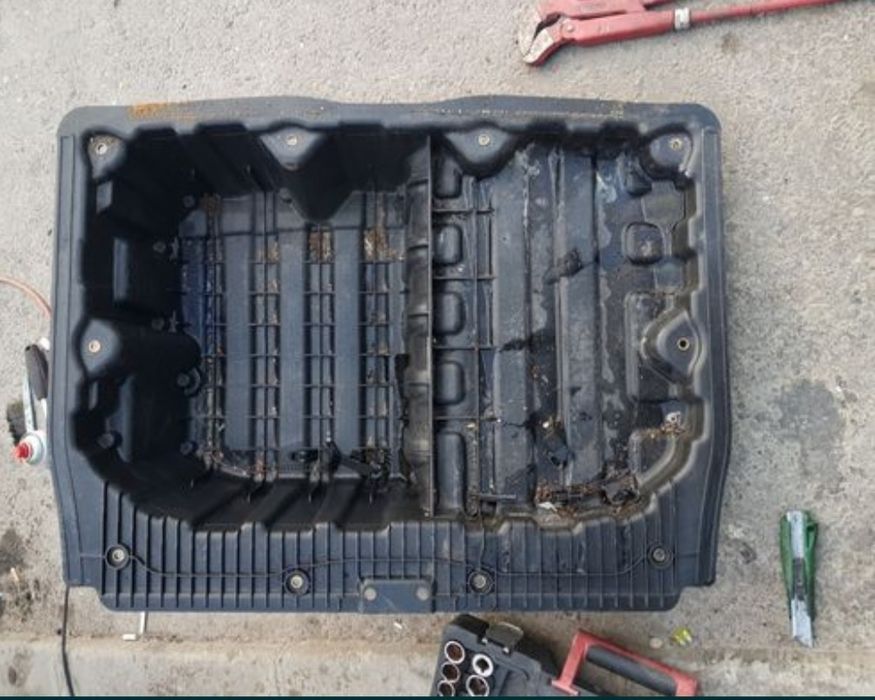 Cutie portbagaj spatiu depozitare bmw e90 seria 3 dezmembrez bmw e90 e