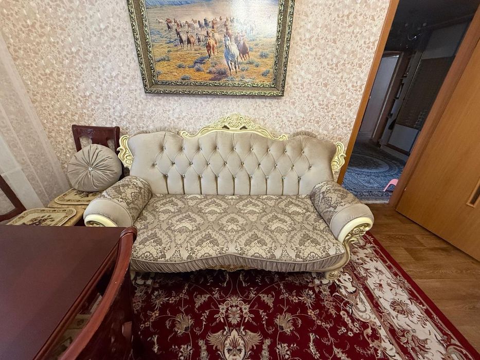 Продам диван и два кресла