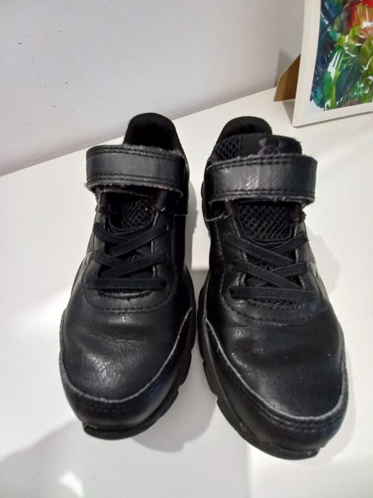 Маратонки Under Armor и Nike