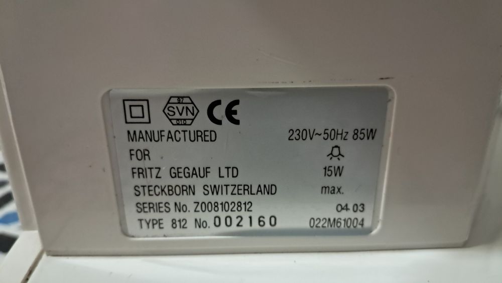 Mașină de cusut Bernette