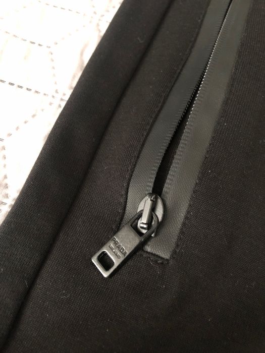 Pantaloni surti Prada
