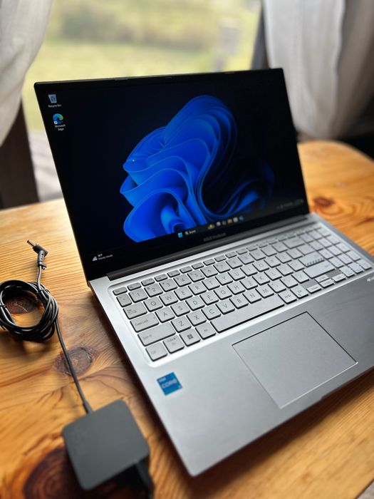 Laptop ASUS impecabil