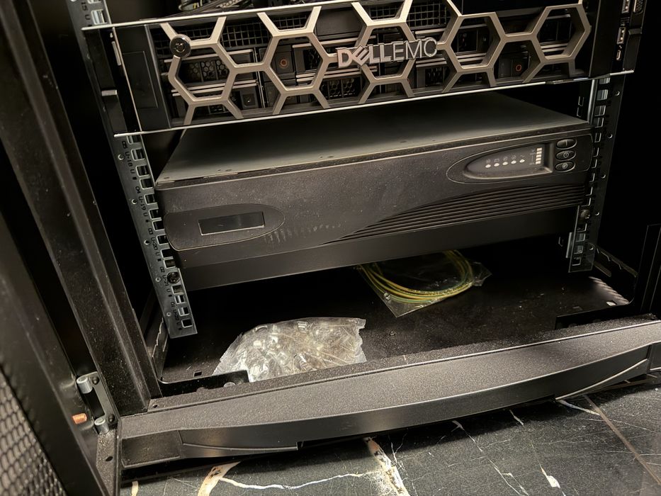 Dell R740 Server + 22U Rack + UPS 2700W (Complete Datacenter Bundle)