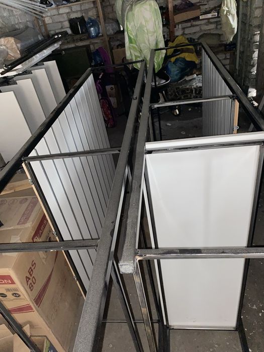 Продам две стойки с панелями