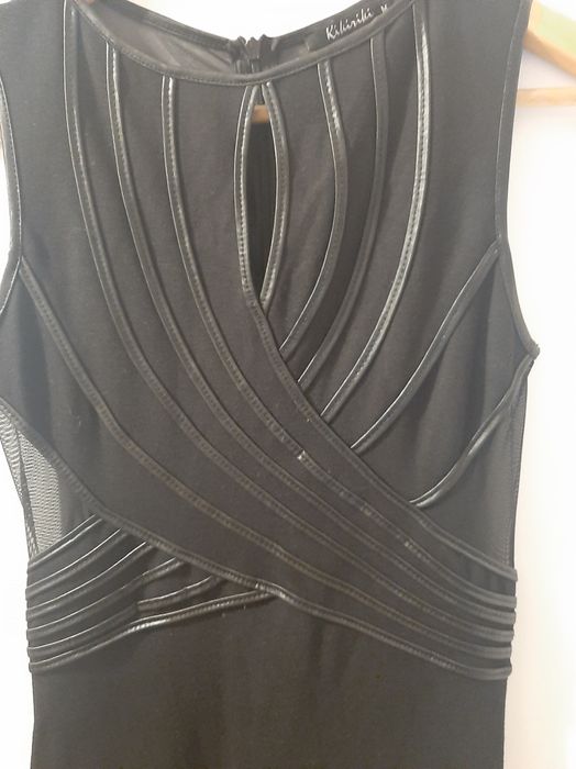 Vând rochie cu inserții de piele și plasa