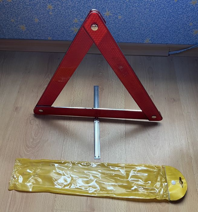 Авариен триъгълник за кола