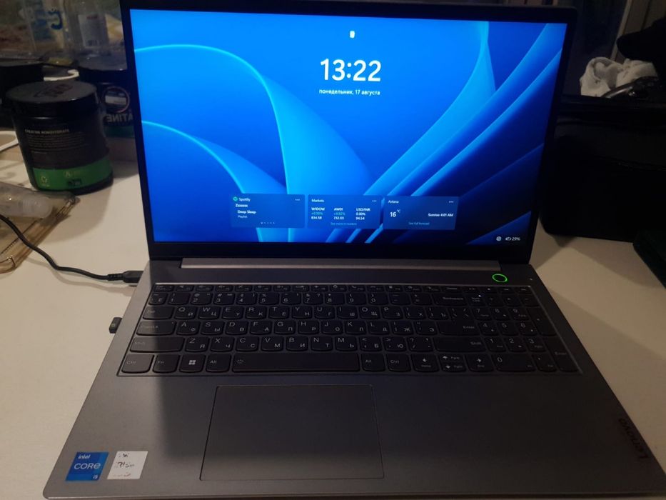 ноутбук «Lenovo».