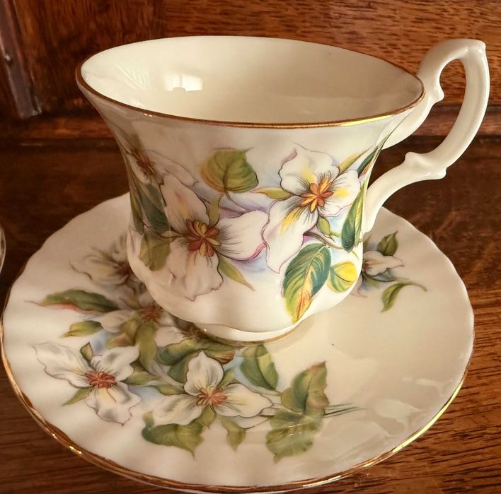 2 чашки за кафе с подложни чинийки Royal Albert