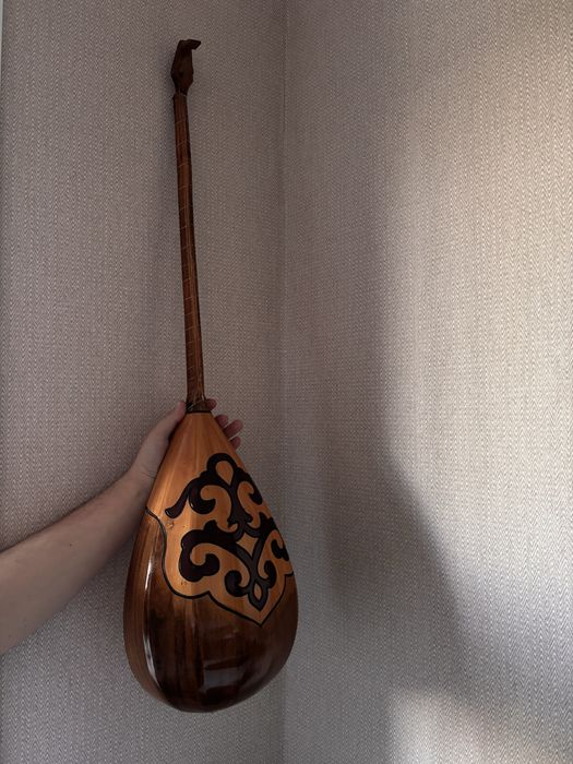 Продам домбру с чехлом