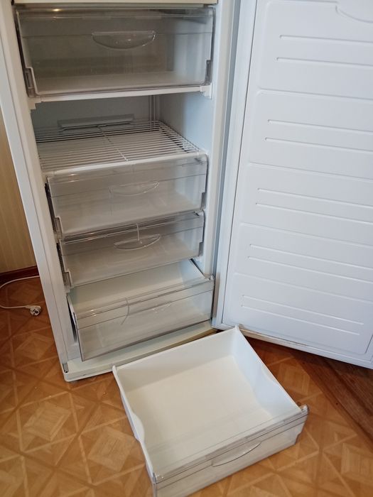 Продам морозильную камеру "Атлант"