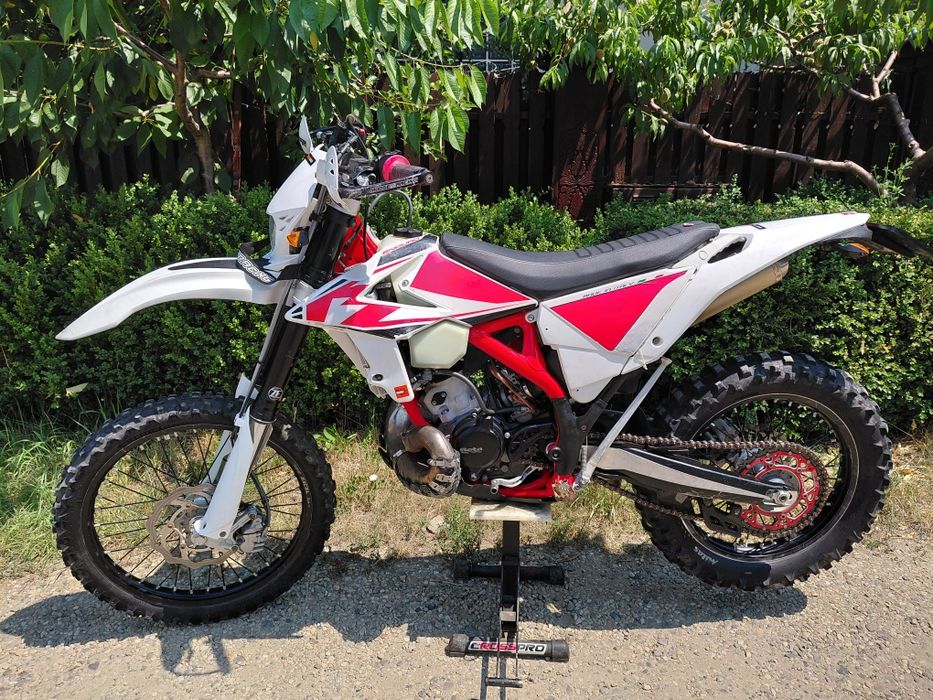 Vând Beta 200 RR