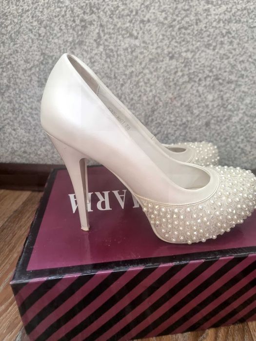 Продам обувь в отличном состоянии