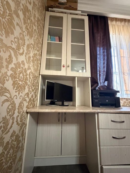 Продам книжный шкаф
