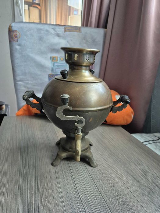 Руски самовар, вместимост 3л.