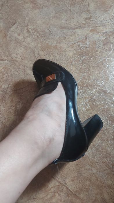 Срочно продам туфли