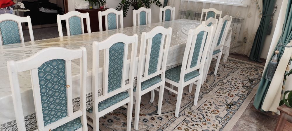 Стол со стульями