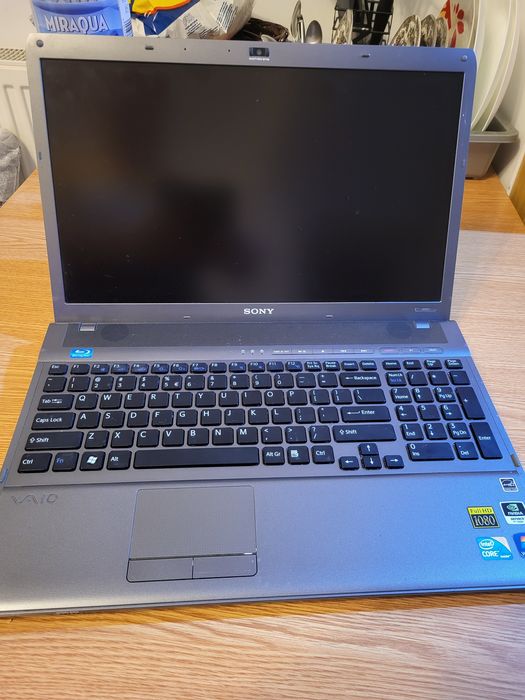 Laptop sony vaio  i7.  schimb