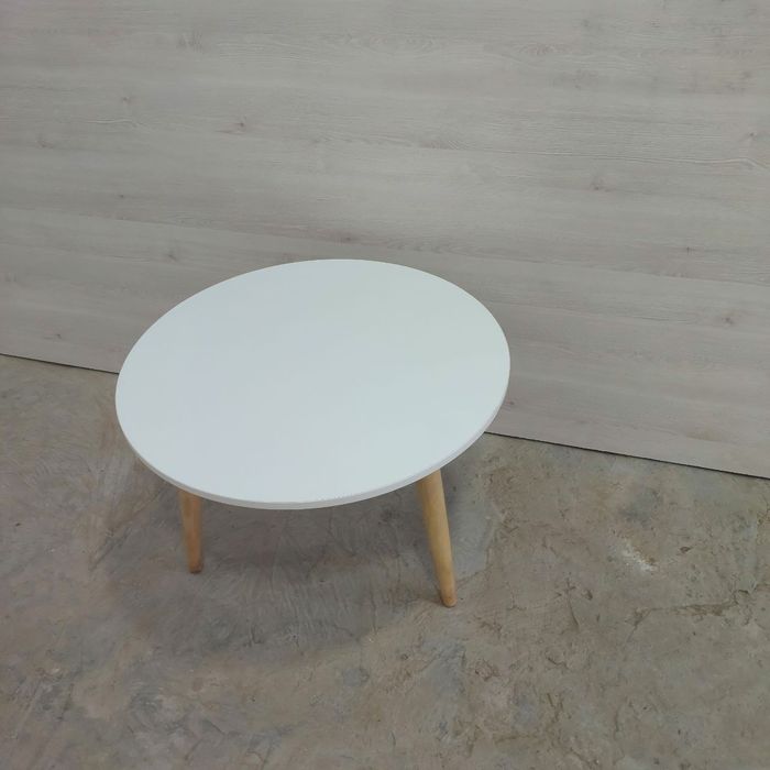 Маленький круглый стол