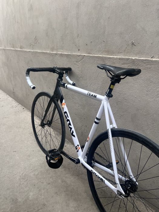 Gray team fixed gear