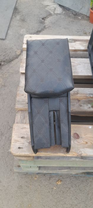 Продам авто подлокотник