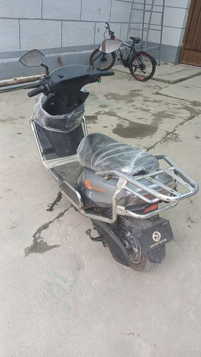Скутерь сотилади