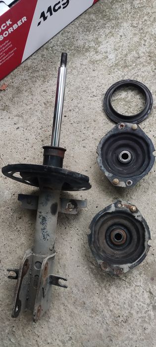 Продавам преден амортисьор за Рено Лагуна 2.